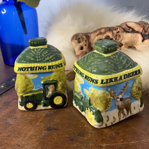 Gibson Yellow/Green John Deer Salt/Pepper Shakers - Picture 2 of 6